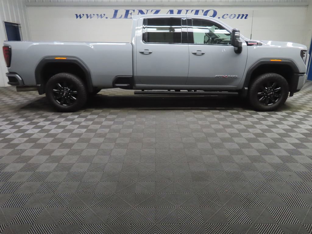 Used 2024 GMC Sierra 2500 AT4 w/ Technology Package AWD/4WD image 2