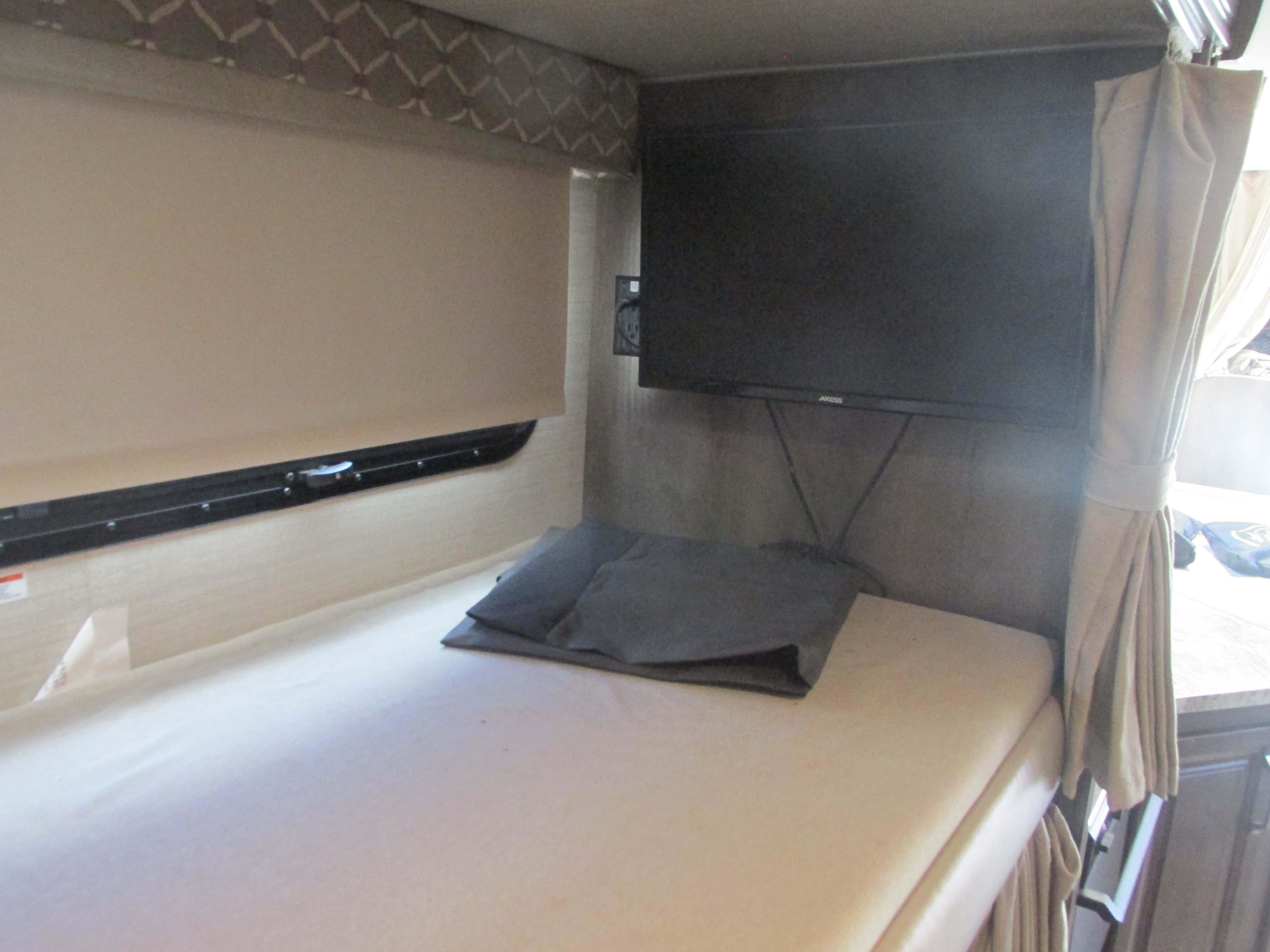 Used 2019 Ford E-450 and Econoline 450 Super Duty w/ Motorhome Prep Package RWD image 26