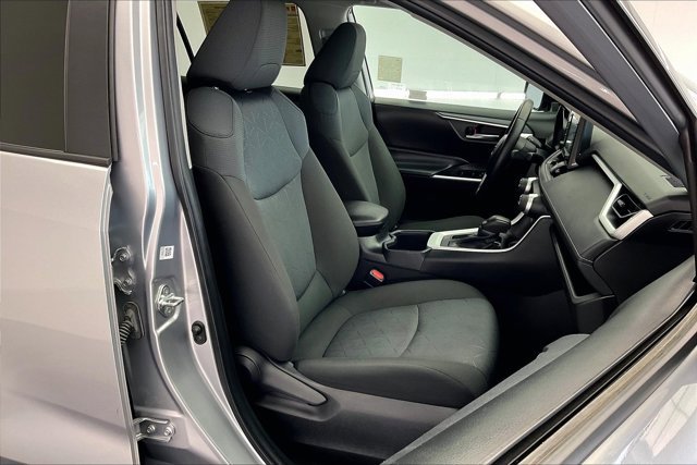 Used 2022 Toyota RAV4 XLE image 6