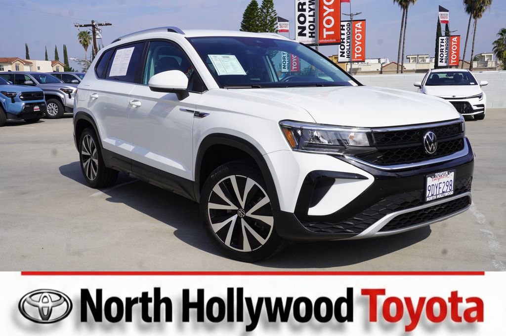 Used 2023 Volkswagen Taos SE image 1