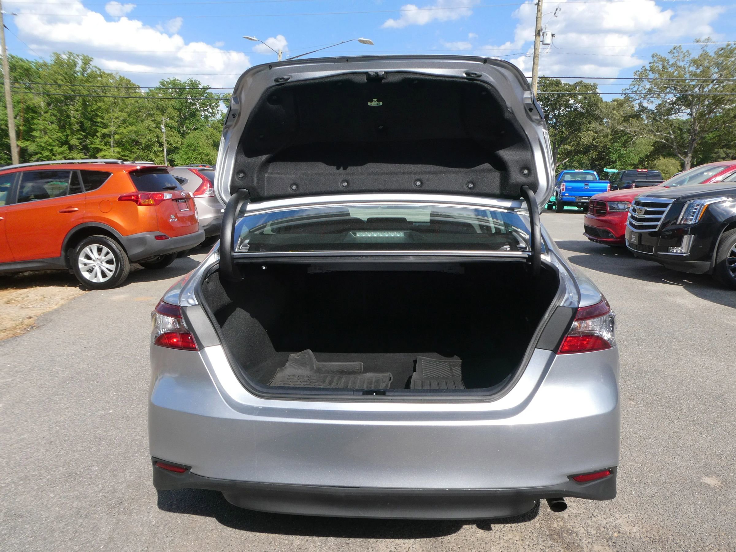 Used 2022 Toyota Camry LE FWD image 7