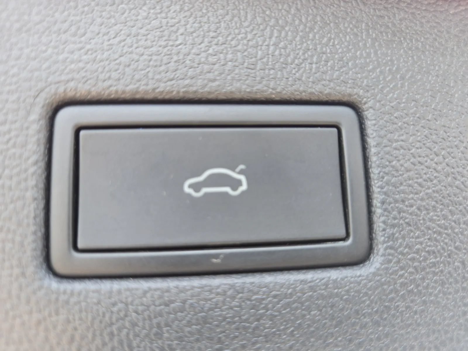 Used 2024 Volkswagen Tiguan SE R-Line FWD image 28