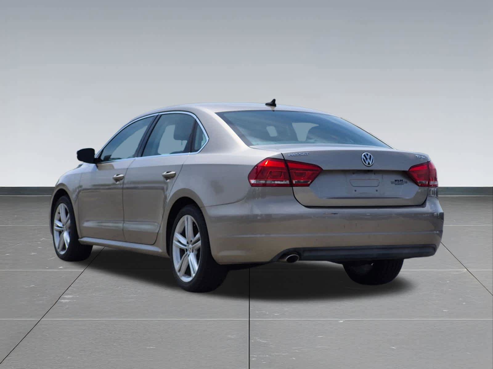 Used 2015 Volkswagen Passat TDI SE FWD image 5