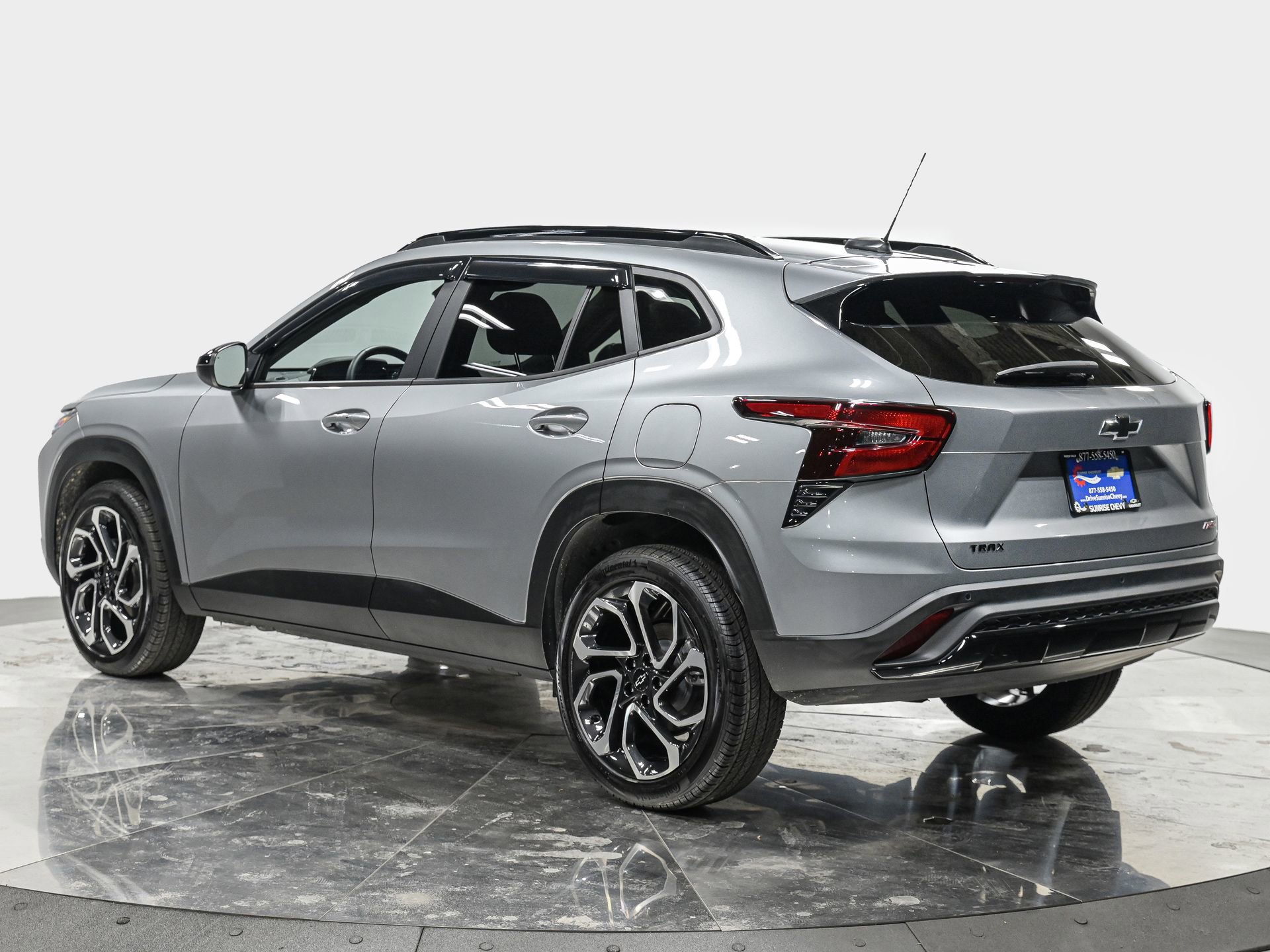 Used 2025 Chevrolet Trax RS w/ Sunroof Package image 4