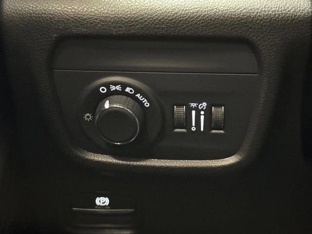 Used 2023 Jeep Grand Cherokee L Laredo image 22