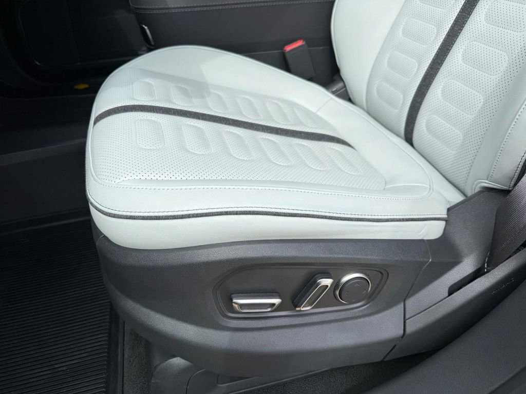 Used 2025 Rivian R1T Adventure image 24