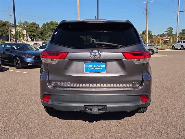 Used 2018 Toyota Highlander SE image 4