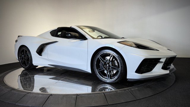 Used 2024 Chevrolet Corvette Stingray Premium Cpe w/ Z51 Performance Package RWD image 17
