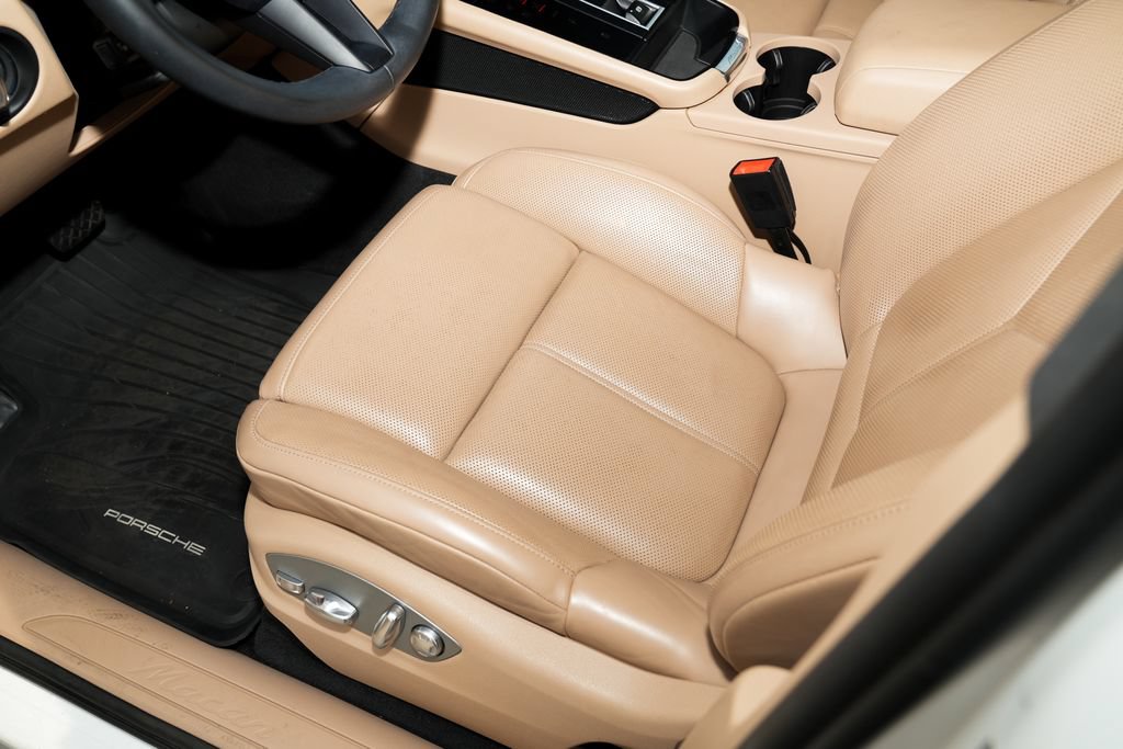 Certified 2024 Porsche Macan AWD/4WD image 21