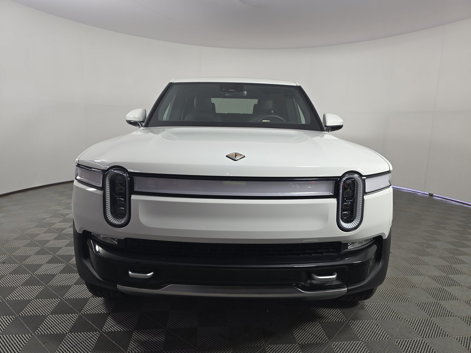 Used 2024 Rivian R1T Adventure Dual AWD/4WD image 8
