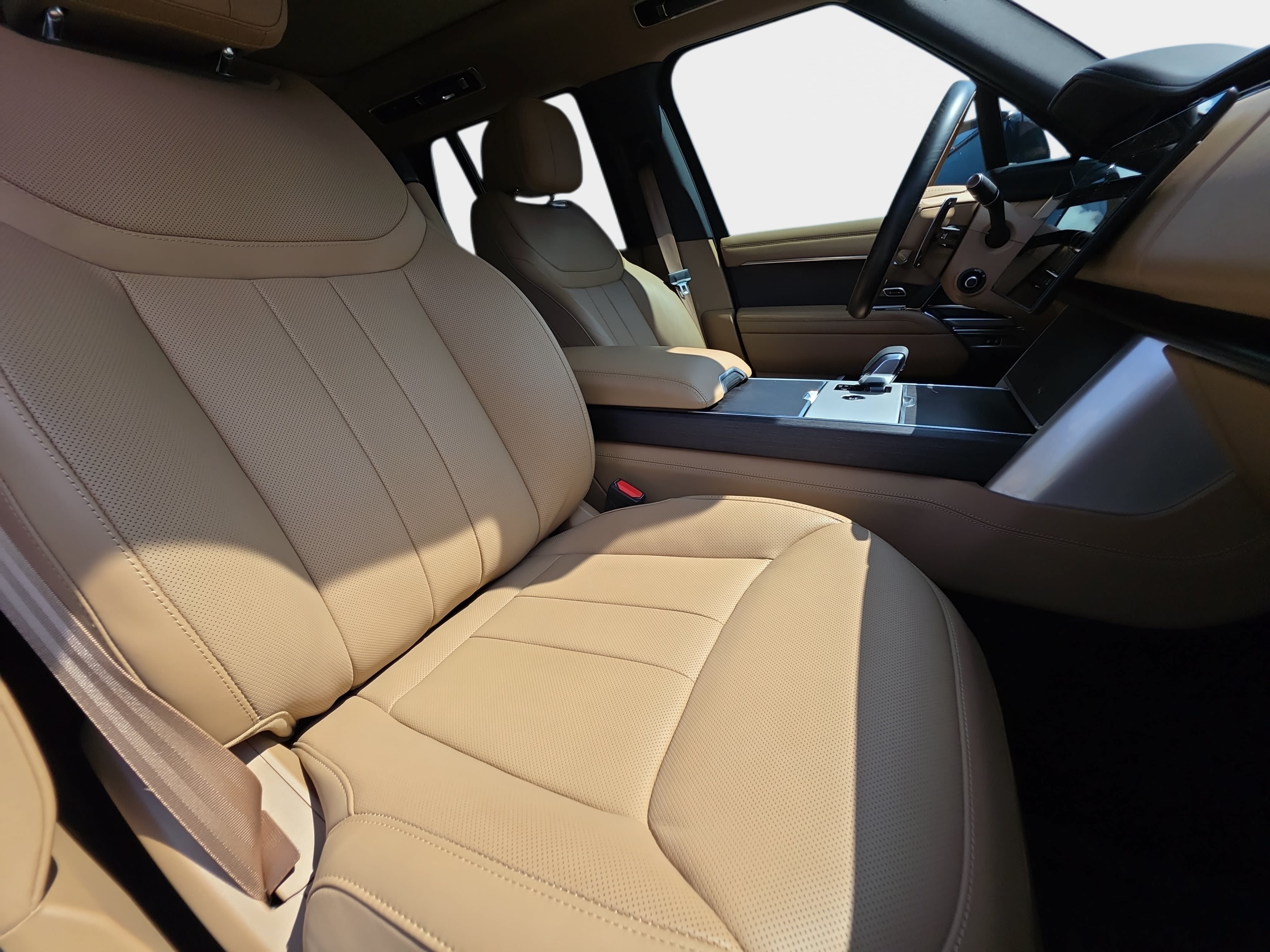 Certified 2025 Land Rover Range Rover SE AWD/4WD image 10