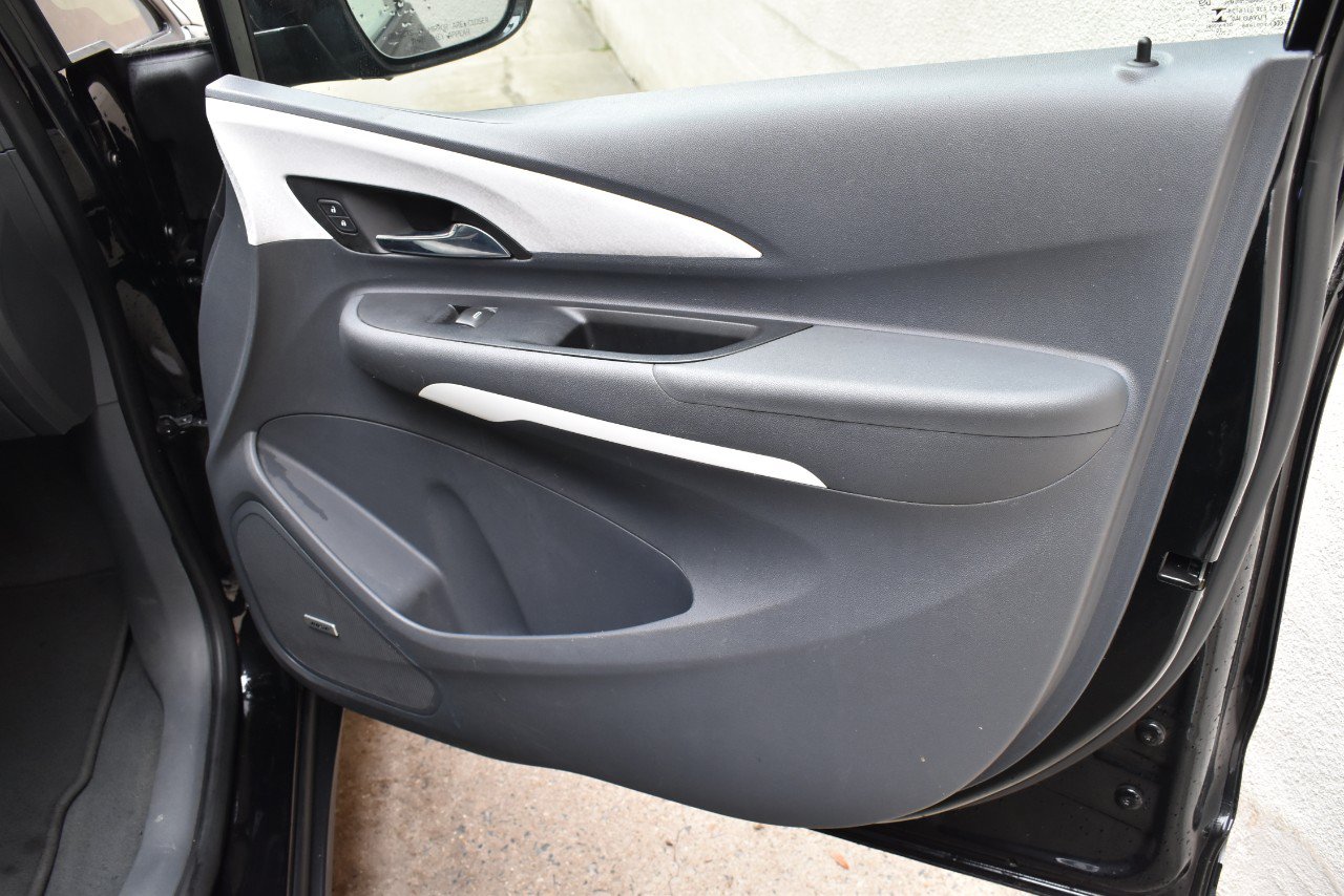 Used 2020 Chevrolet Bolt Premier w/ Infotainment Package FWD image 23