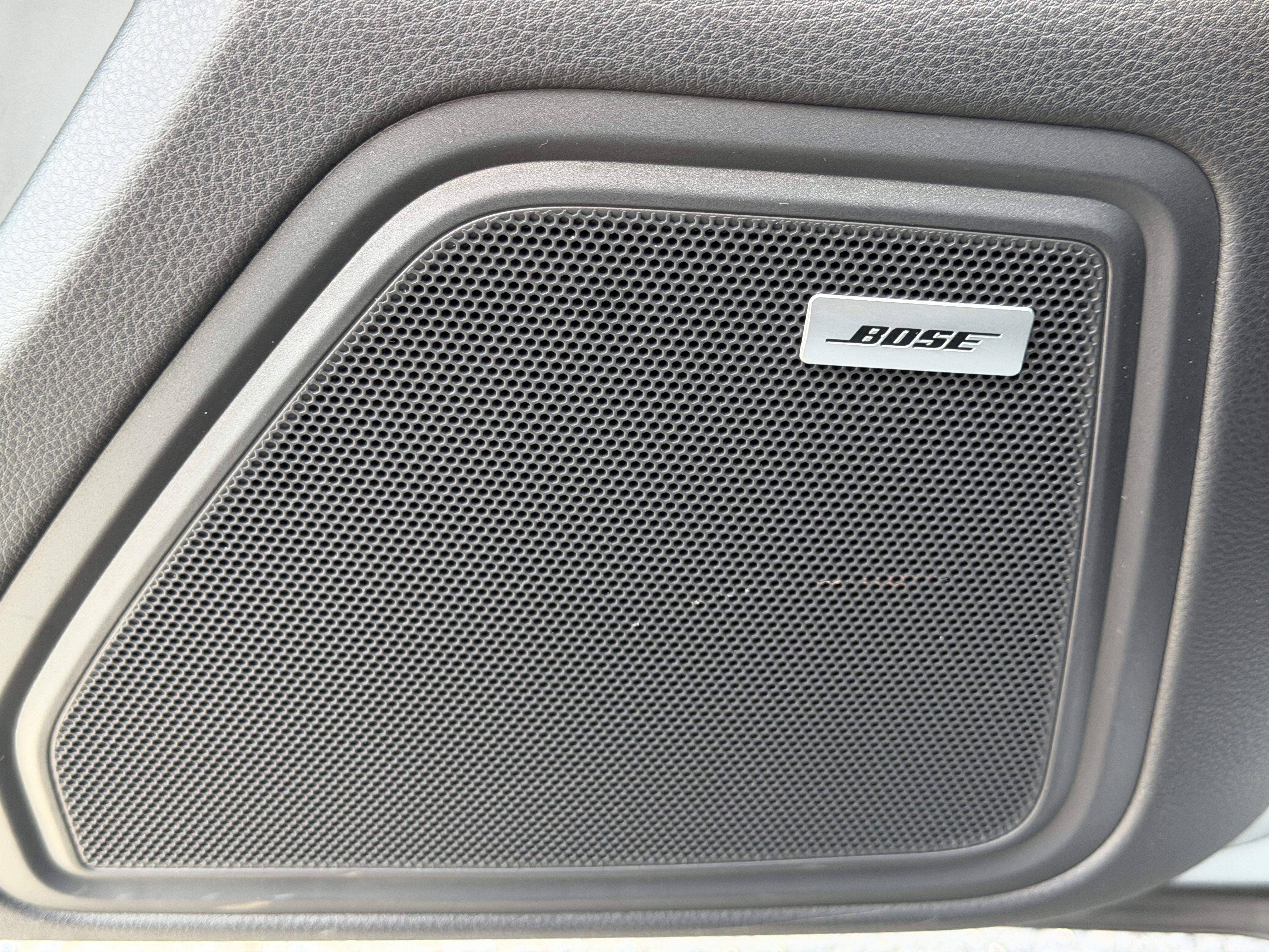 Certified 2025 Porsche Macan Turbo image 24