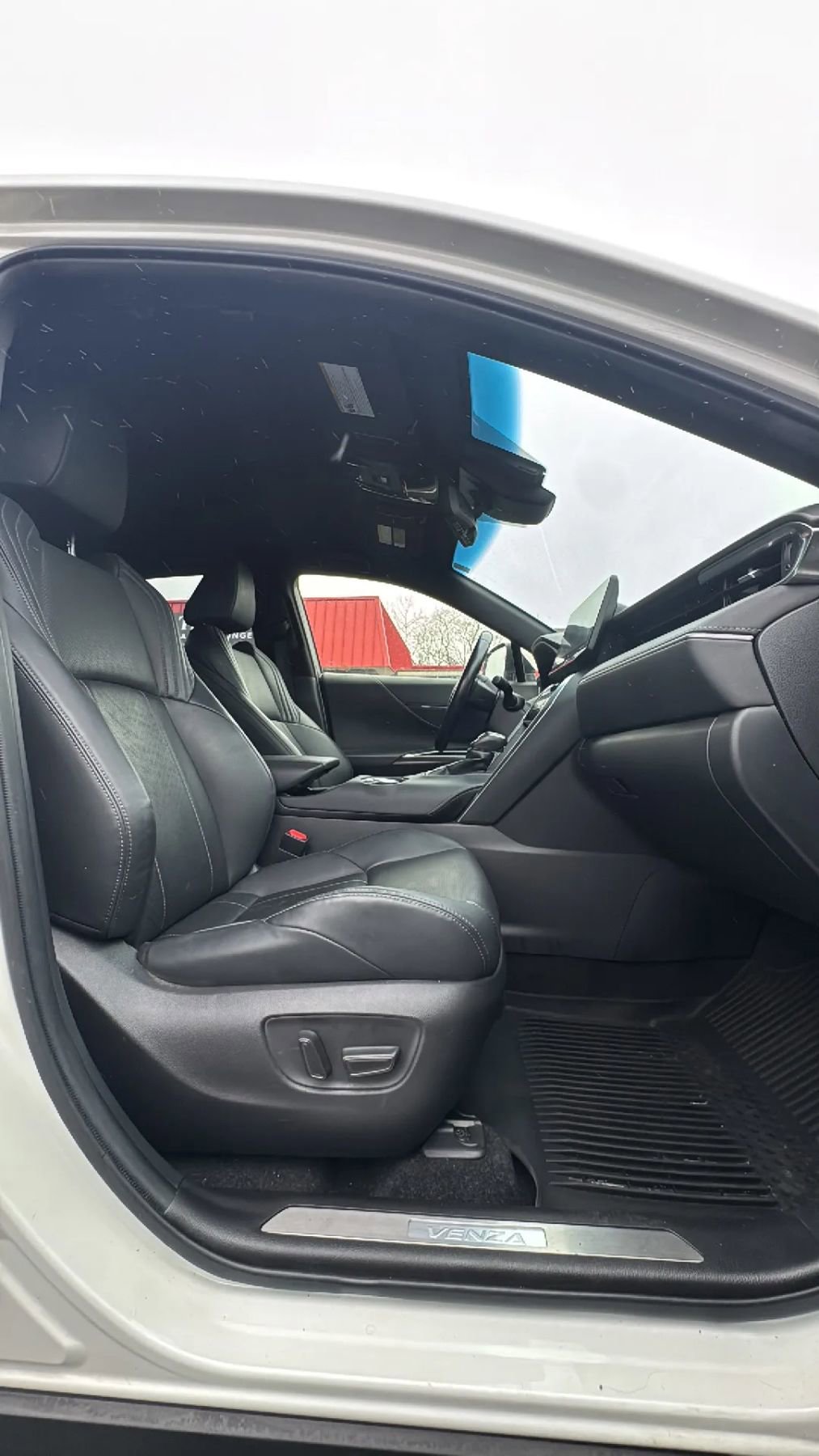 Used 2021 Toyota Venza Limited w/ Advanced Technology Package image 23