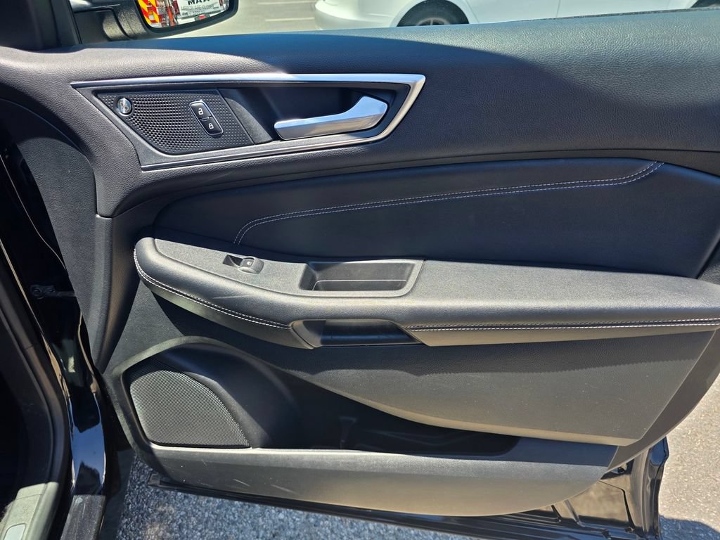 Used 2022 Ford Edge Titanium AWD/4WD image 24