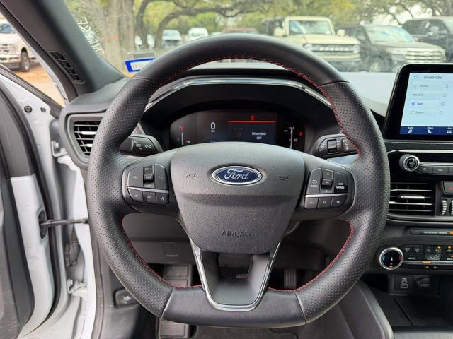 Used 2025 Ford Escape ST-Line image 9
