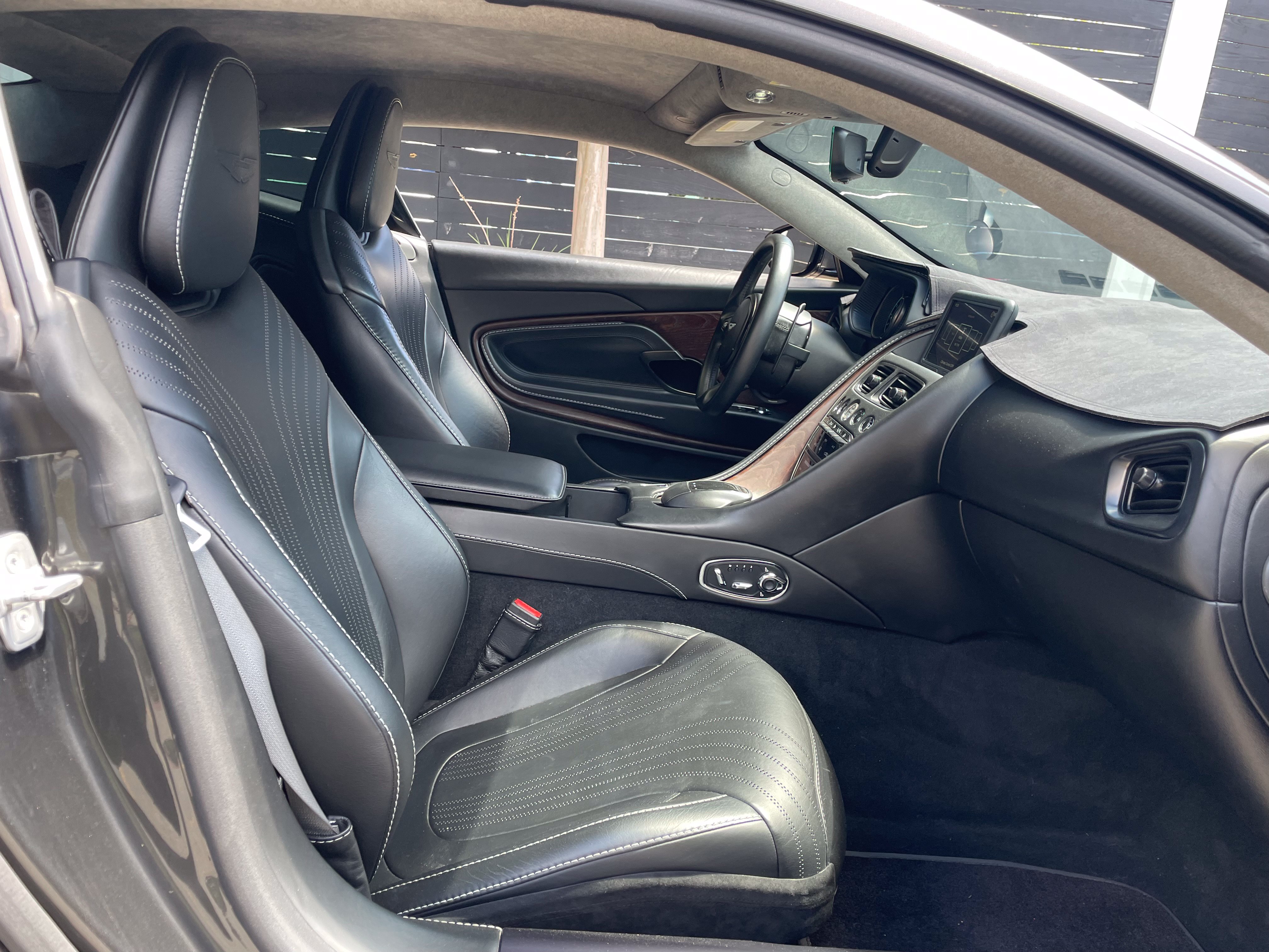 Used 2017 Aston Martin DB11 V12 RWD image 6
