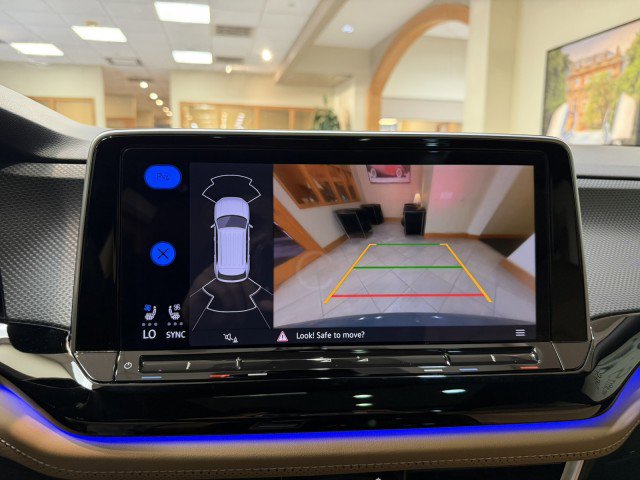 Used 2024 Volkswagen Atlas Cross Sport SEL R-Line image 13