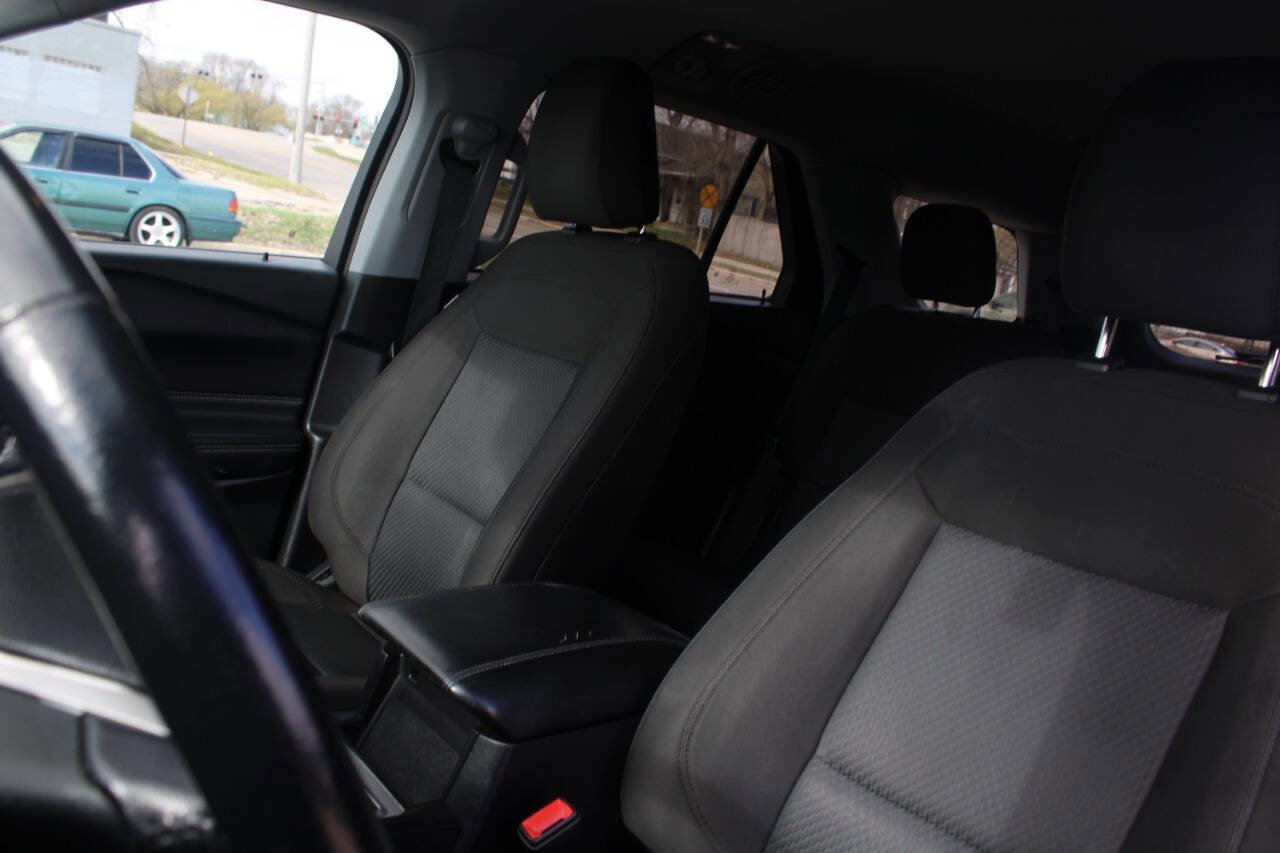Used 2022 Ford Explorer XLT image 22
