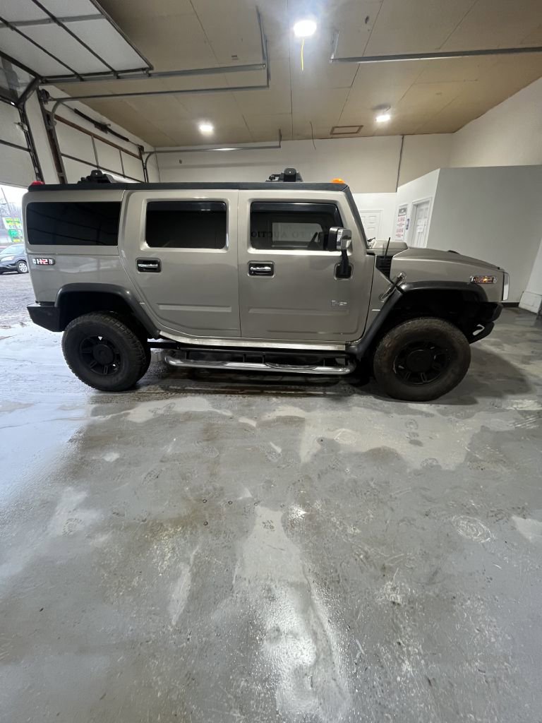 Used 2004 HUMMER H2 w/ Preferred Equipment Group image 3
