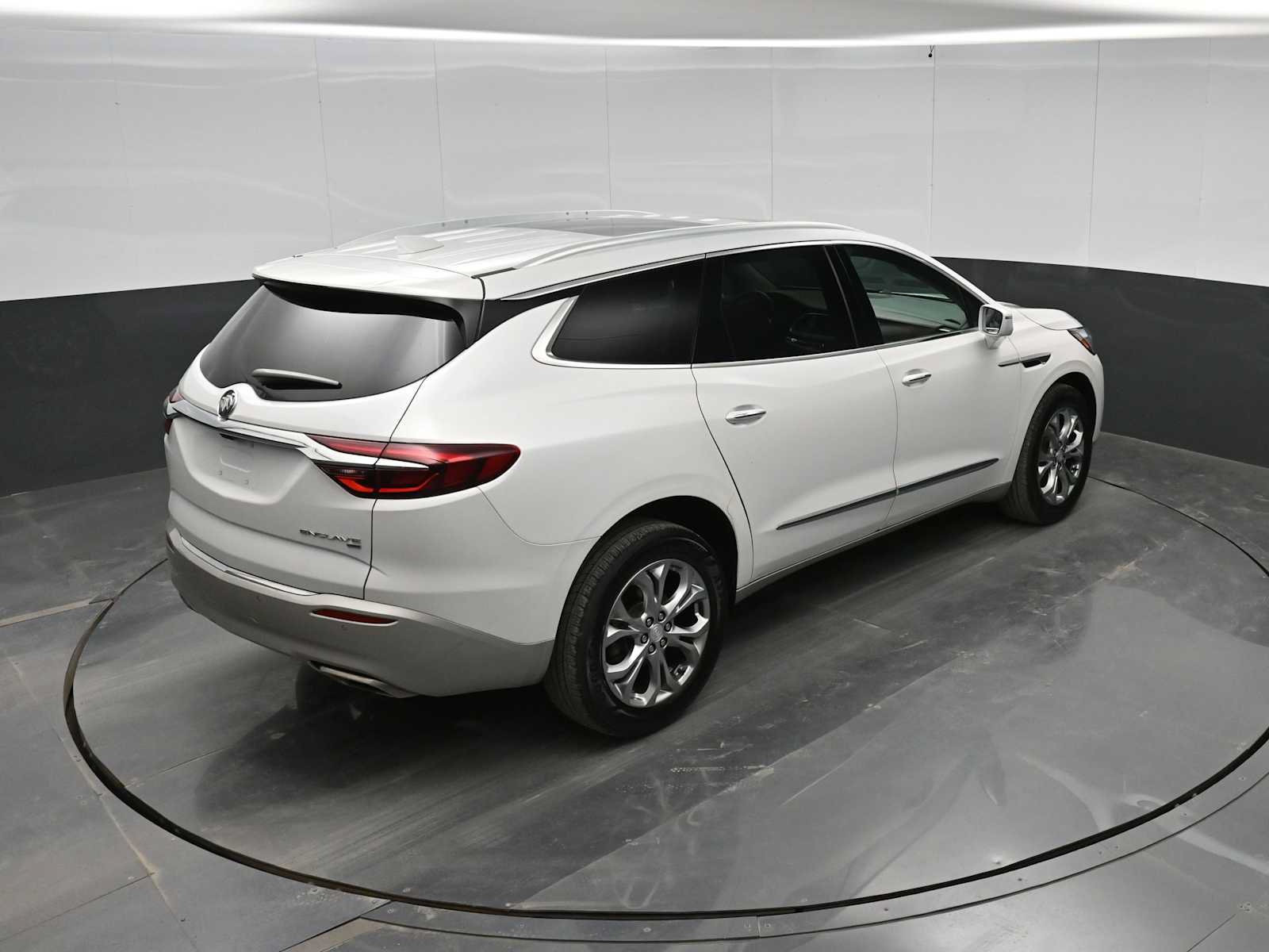 Used 2019 Buick Enclave Avenir w/ Avenir Technology Package AWD/4WD image 29