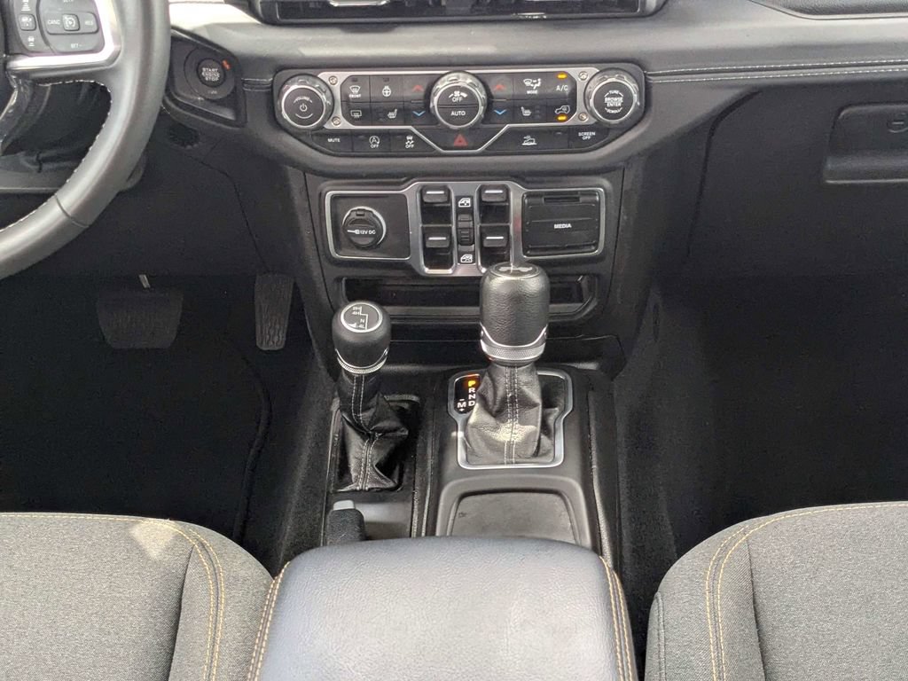 Used 2025 Jeep Wrangler Unlimited Sahara AWD/4WD image 16