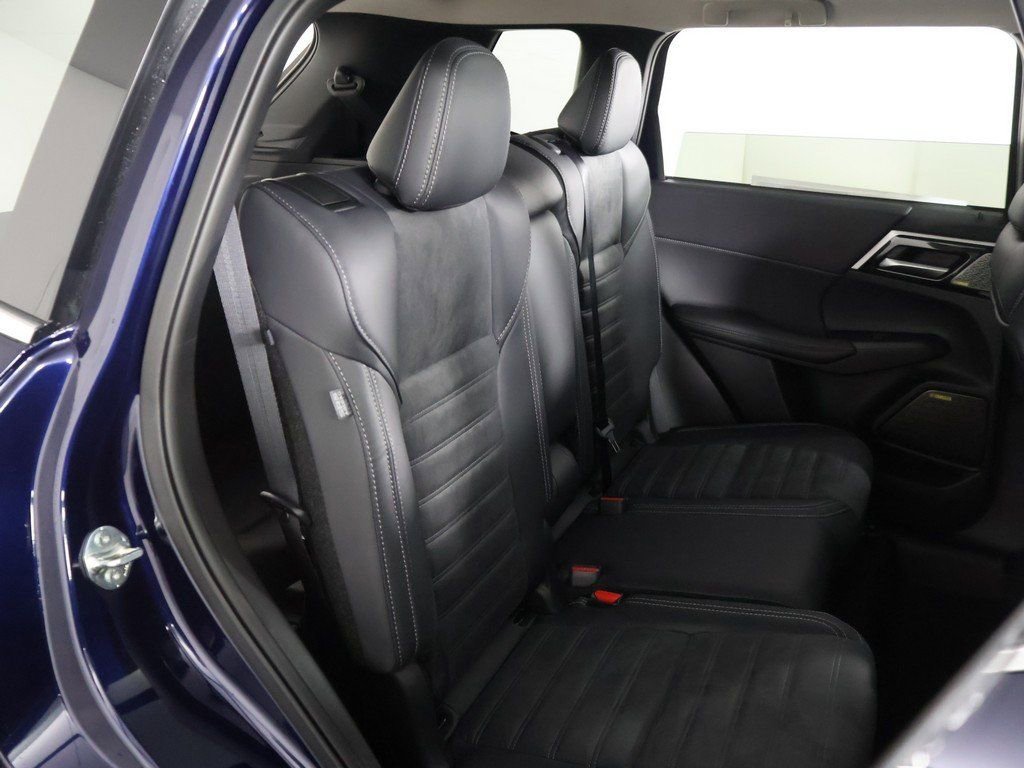 New 2026 Mitsubishi Outlander SE image 36