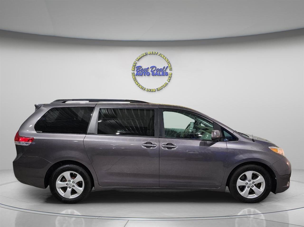 Used 2014 Toyota Sienna LE FWD image 7