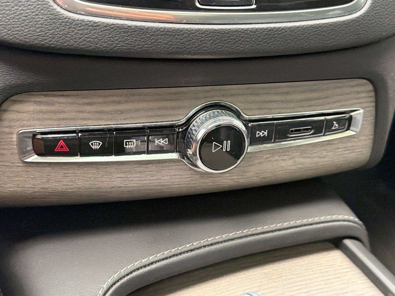 Certified 2023 Volvo XC90 T8 Ultimate AWD/4WD image 18