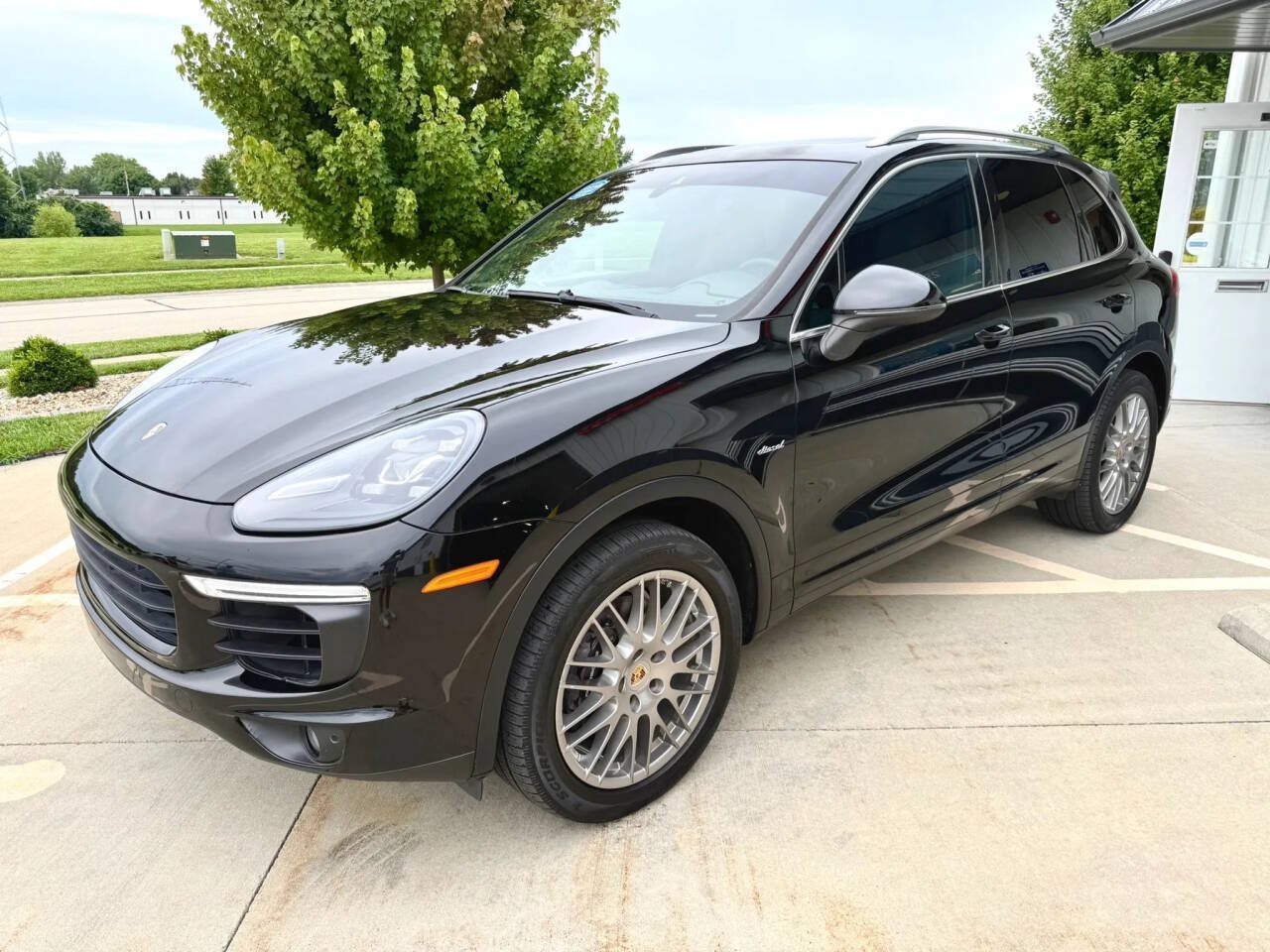 Used 2015 Porsche Cayenne Diesel w/ Premium Plus Package AWD/4WD image 4