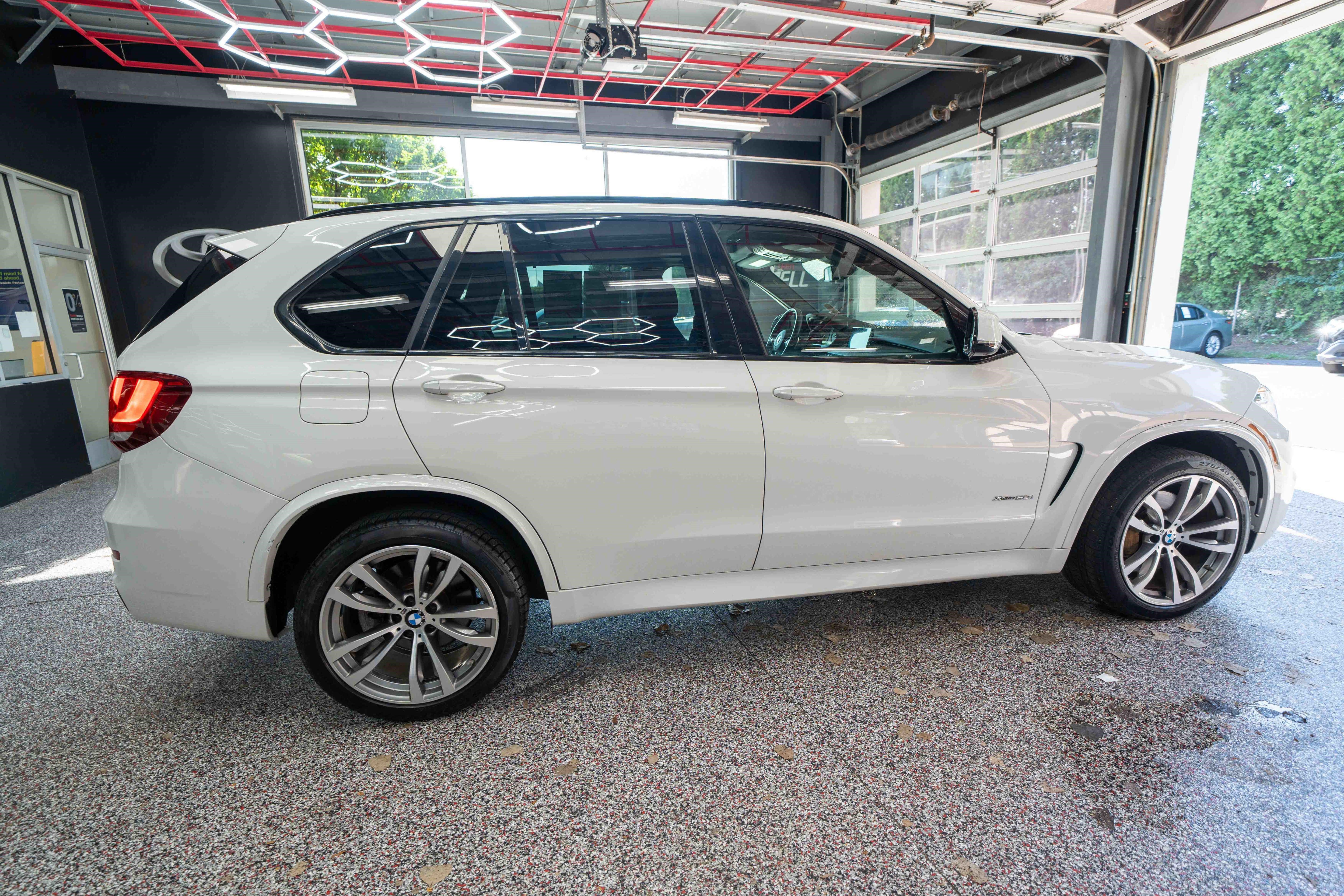 Used 2017 BMW X5 xDrive50i AWD/4WD image 4