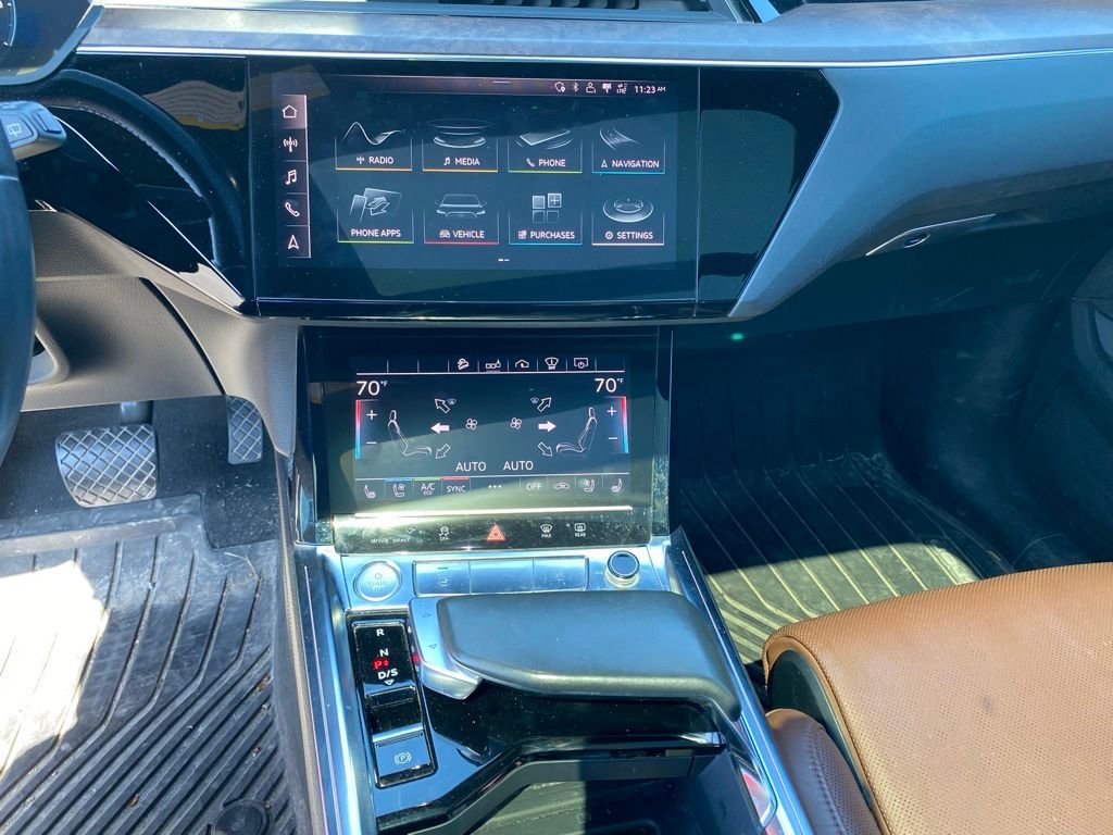 Used 2019 Audi e-tron Prestige w/ Prestige Package AWD/4WD image 21