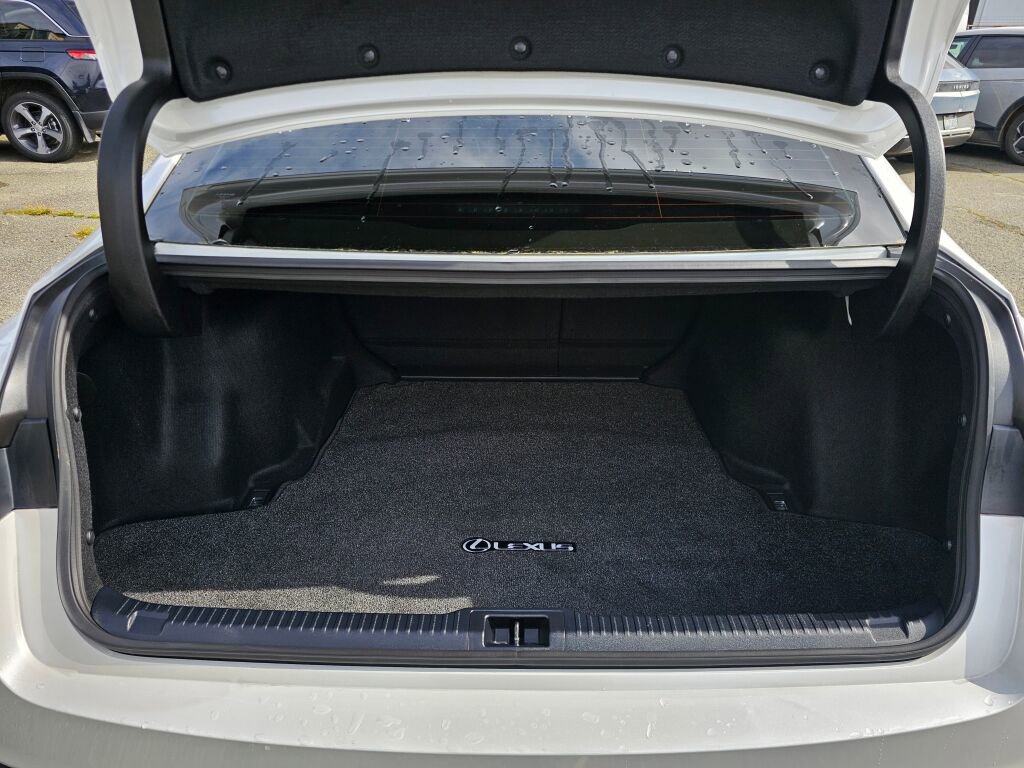 Used 2023 Lexus IS 300 Base w/ Premium Package image 13