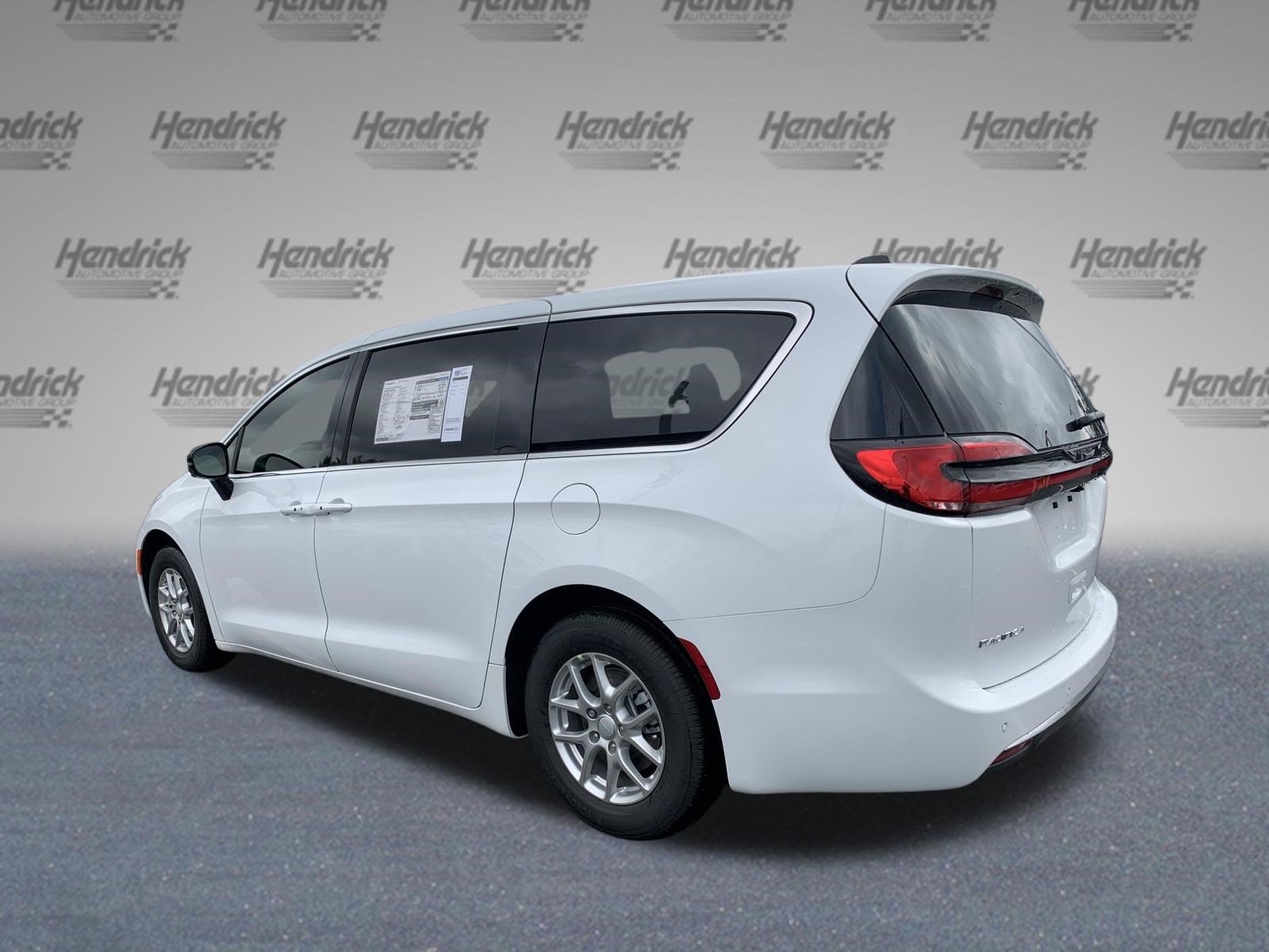 New 2027 Chrysler Pacifica Select FWD image 6