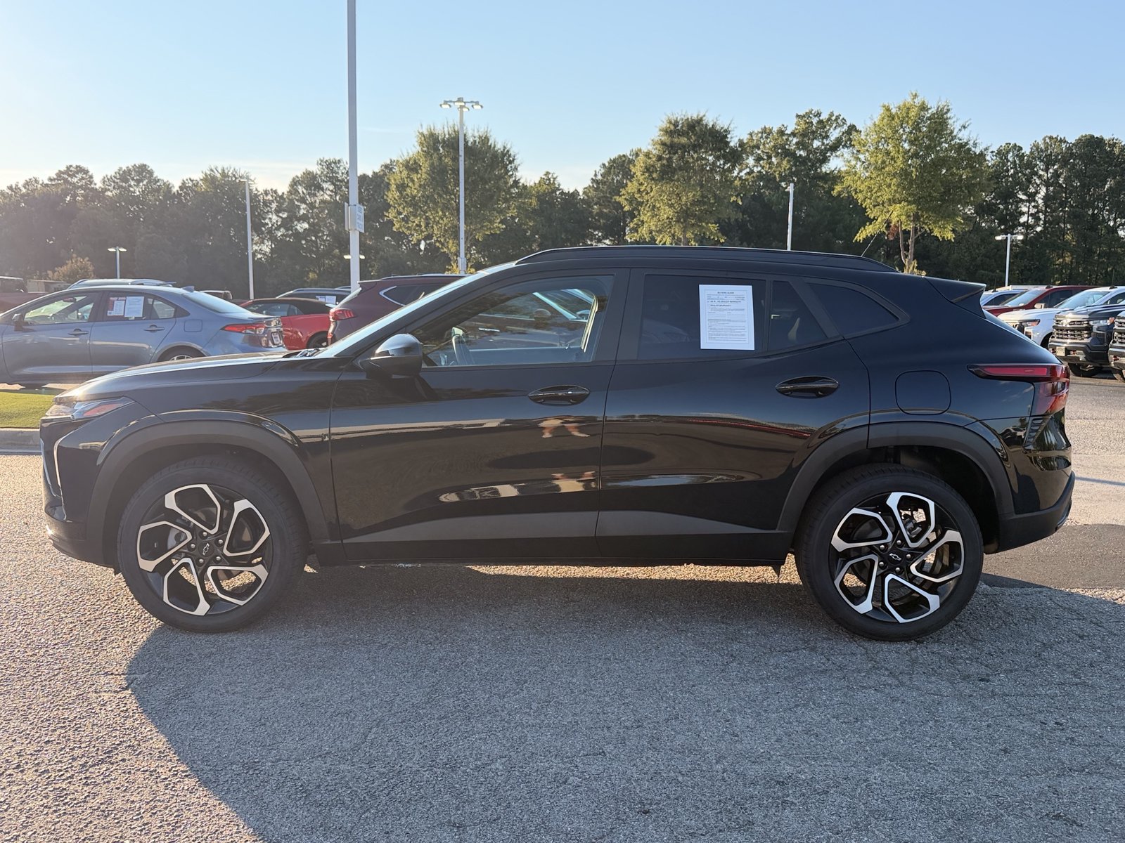 Used 2025 Chevrolet Trax RS w/ Sunroof Package FWD image 9