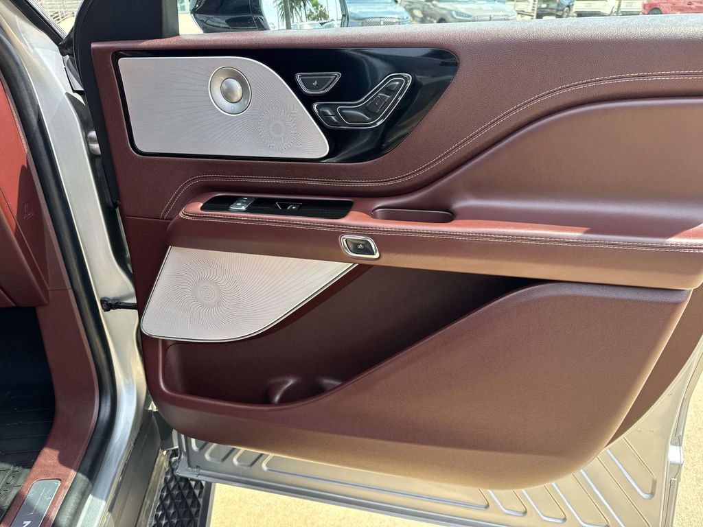 Certified 2023 Lincoln Aviator Black Label w/ Class IV Trailer Tow Package AWD/4WD image 18