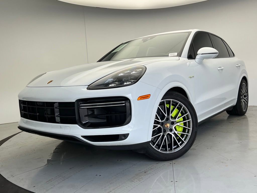 Certified 2023 Porsche Cayenne Turbo S AWD/4WD image 1