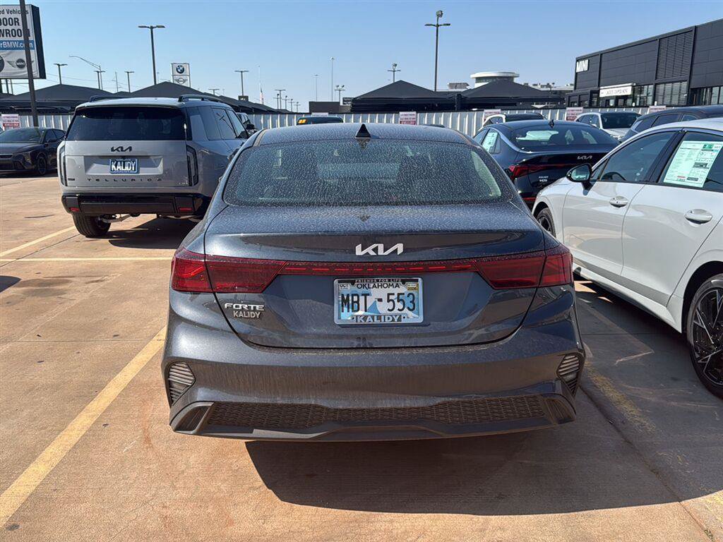 Used 2023 Kia Forte LXS w/ LXS Technology Package FWD image 9