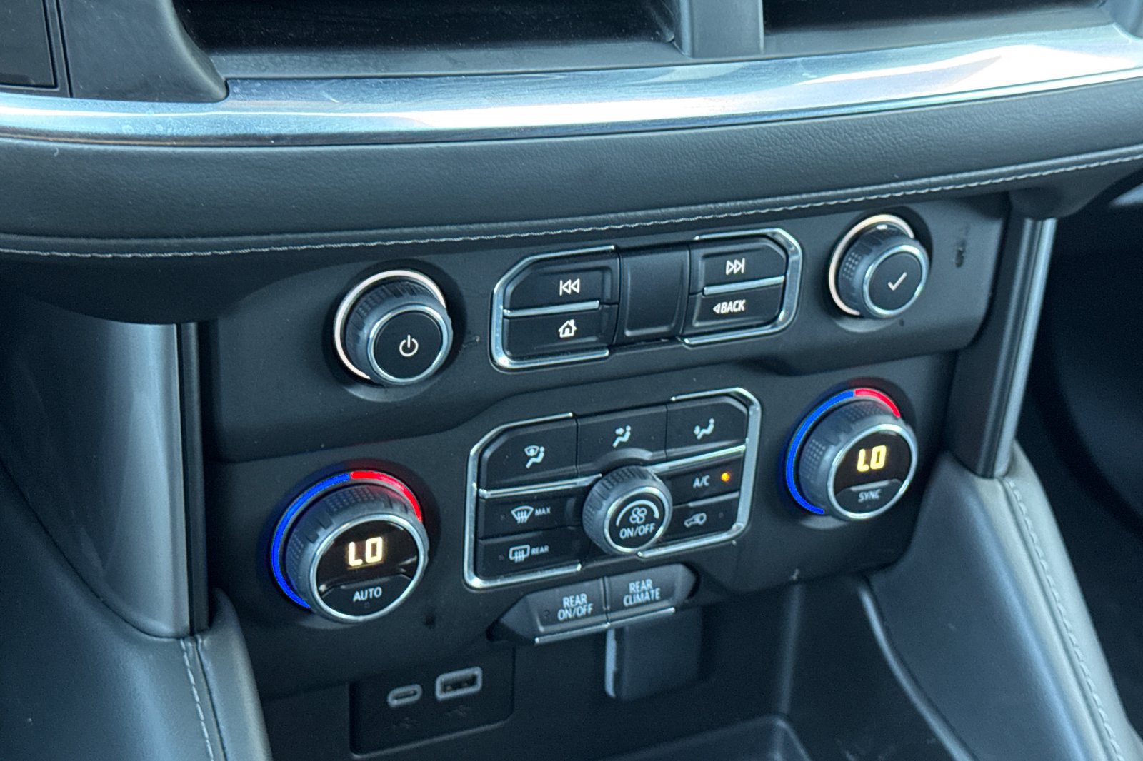 Used 2024 Chevrolet Tahoe LS RWD image 21