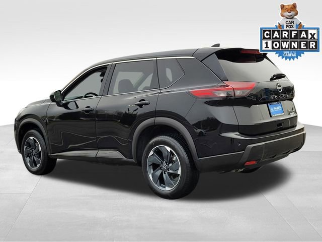 Used 2024 Nissan Rogue SV image 3