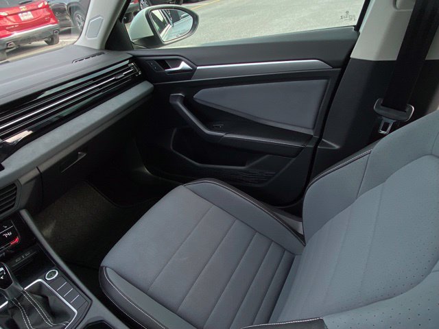 Used 2025 Volkswagen Jetta SE FWD image 26