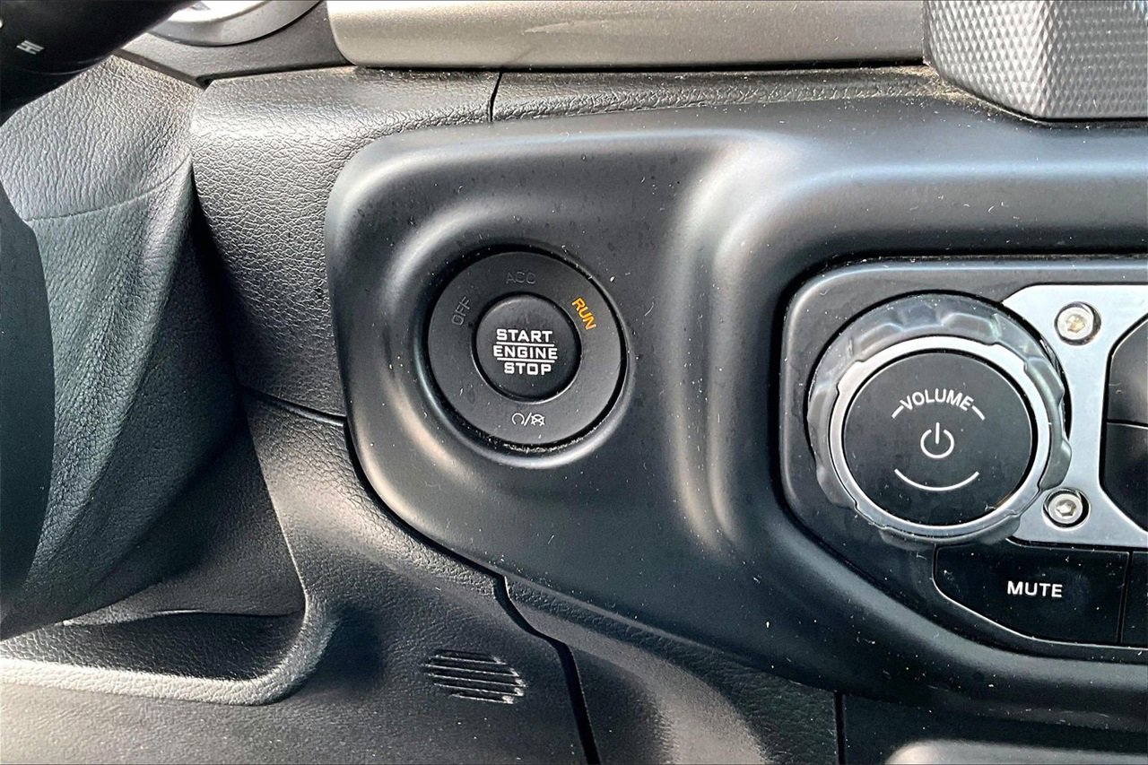 Certified 2020 Jeep Wrangler Unlimited Sahara image 25