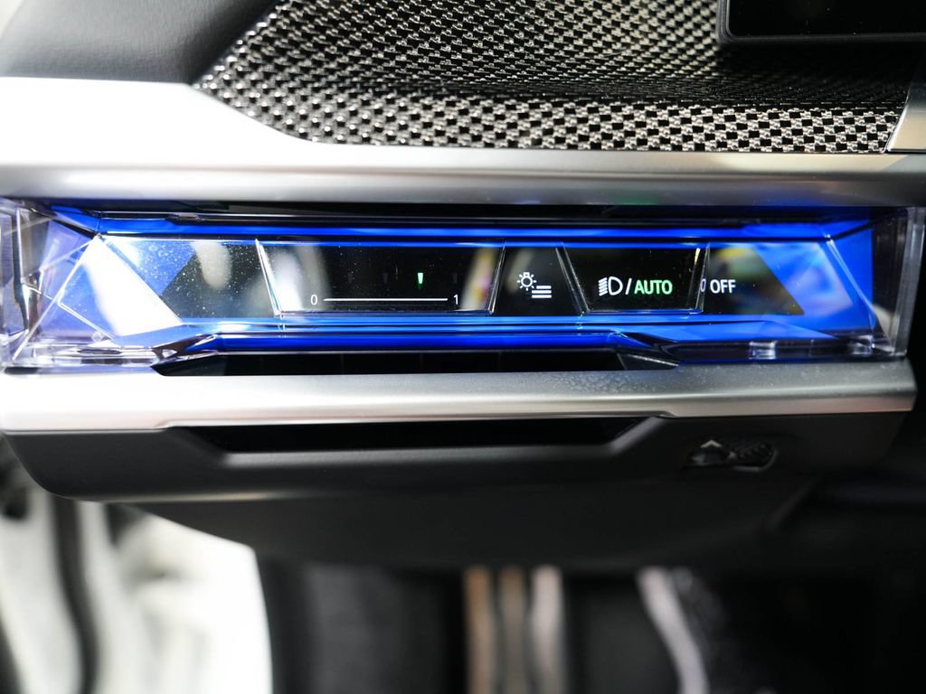 Used 2023 BMW i7 xDrive60 AWD/4WD image 24