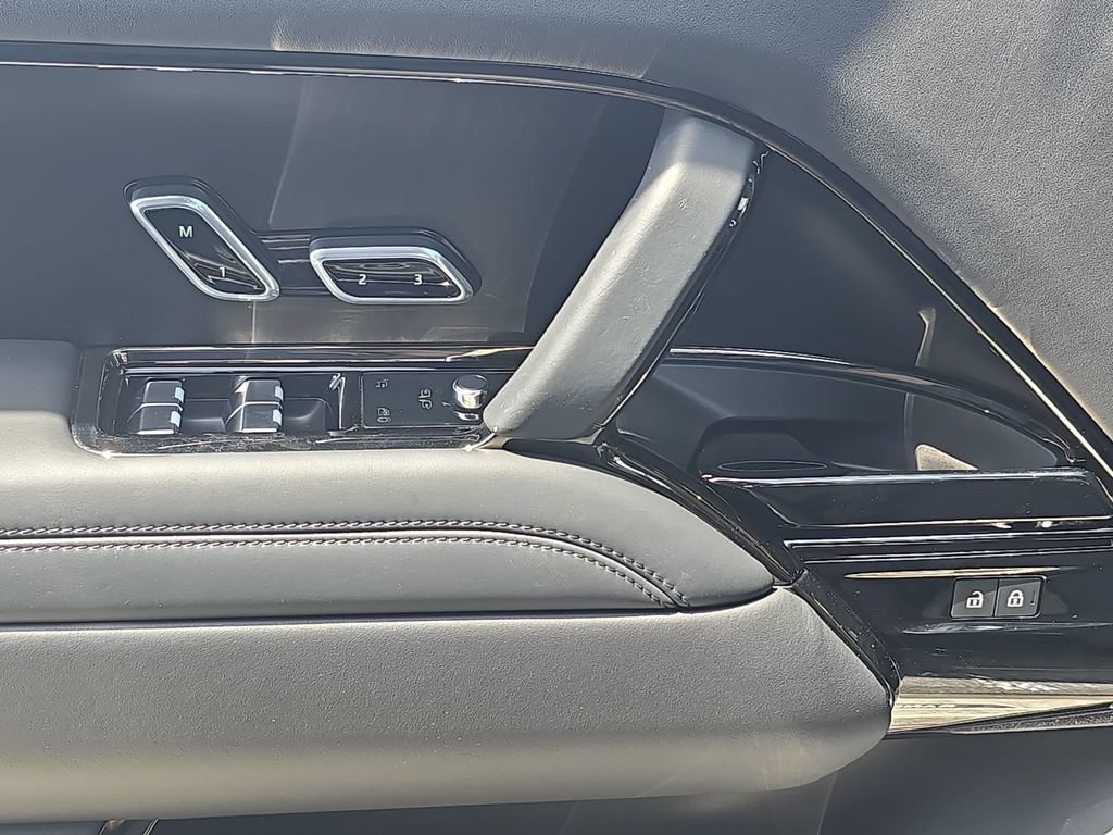 Certified 2023 Land Rover Range Rover SV AWD/4WD image 33