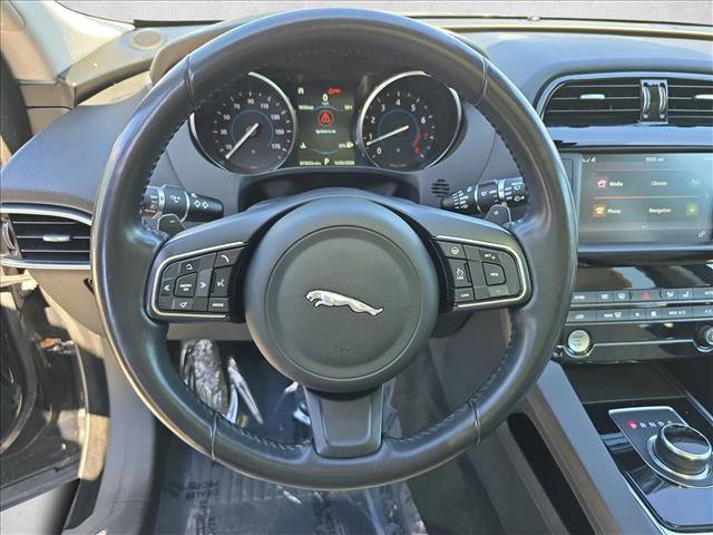 Used 2018 Jaguar F-PACE Premium AWD/4WD image 18