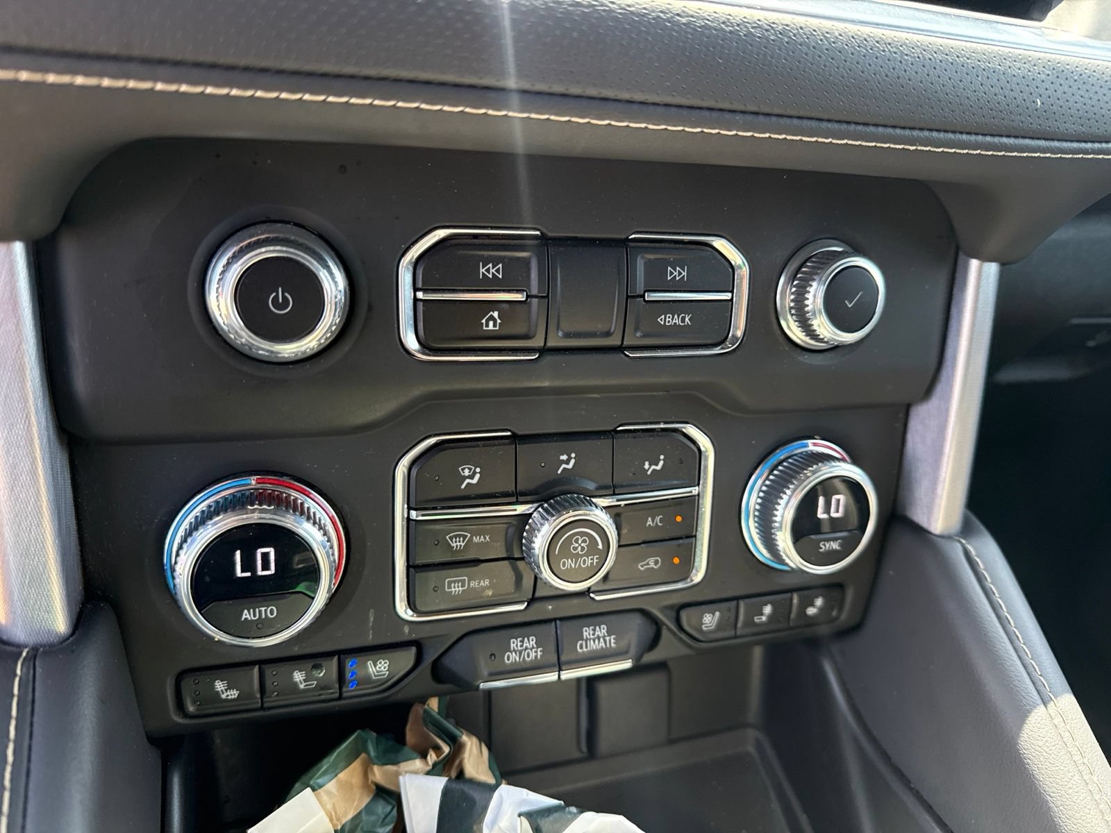 Used 2023 GMC Yukon SLT w/ SLT Premium Package RWD image 28