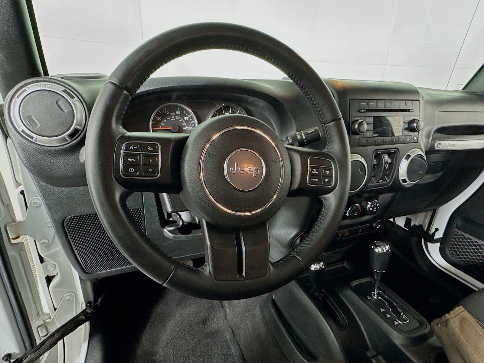 Used 2018 Jeep Wrangler Unlimited Sahara w/ Connectivity Group image 8