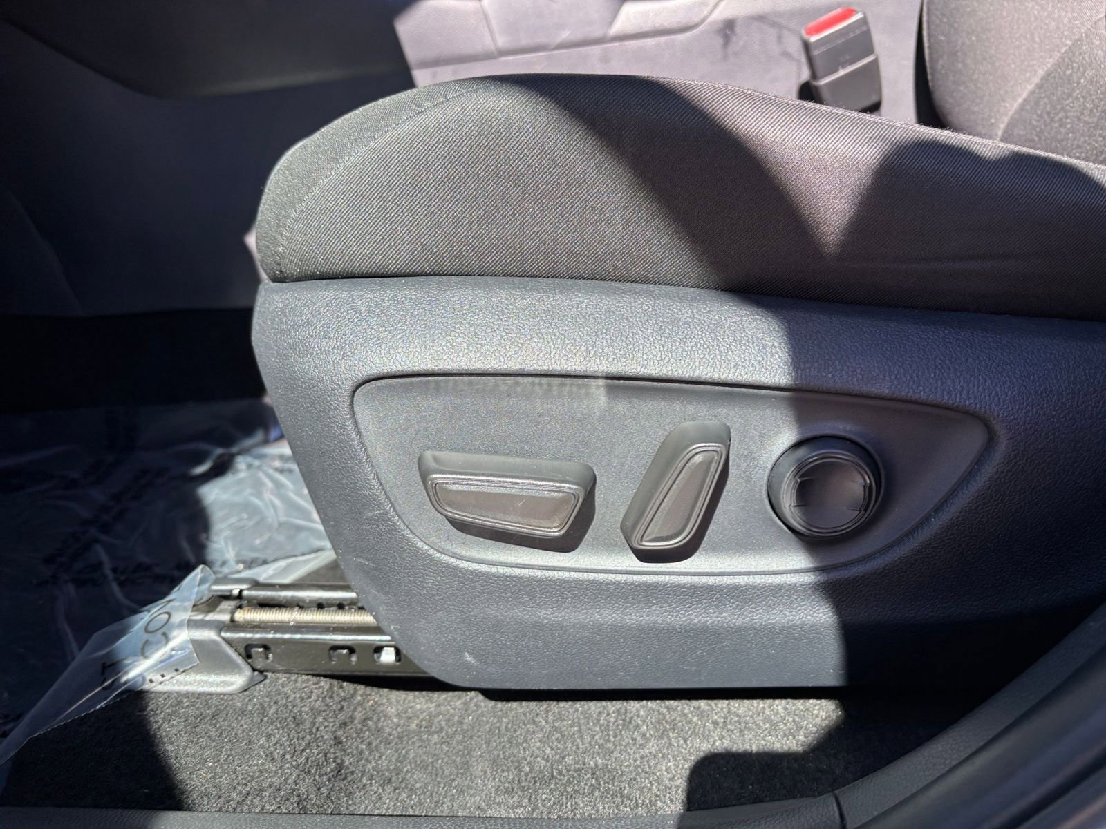 Used 2025 Toyota RAV4 XLE image 23