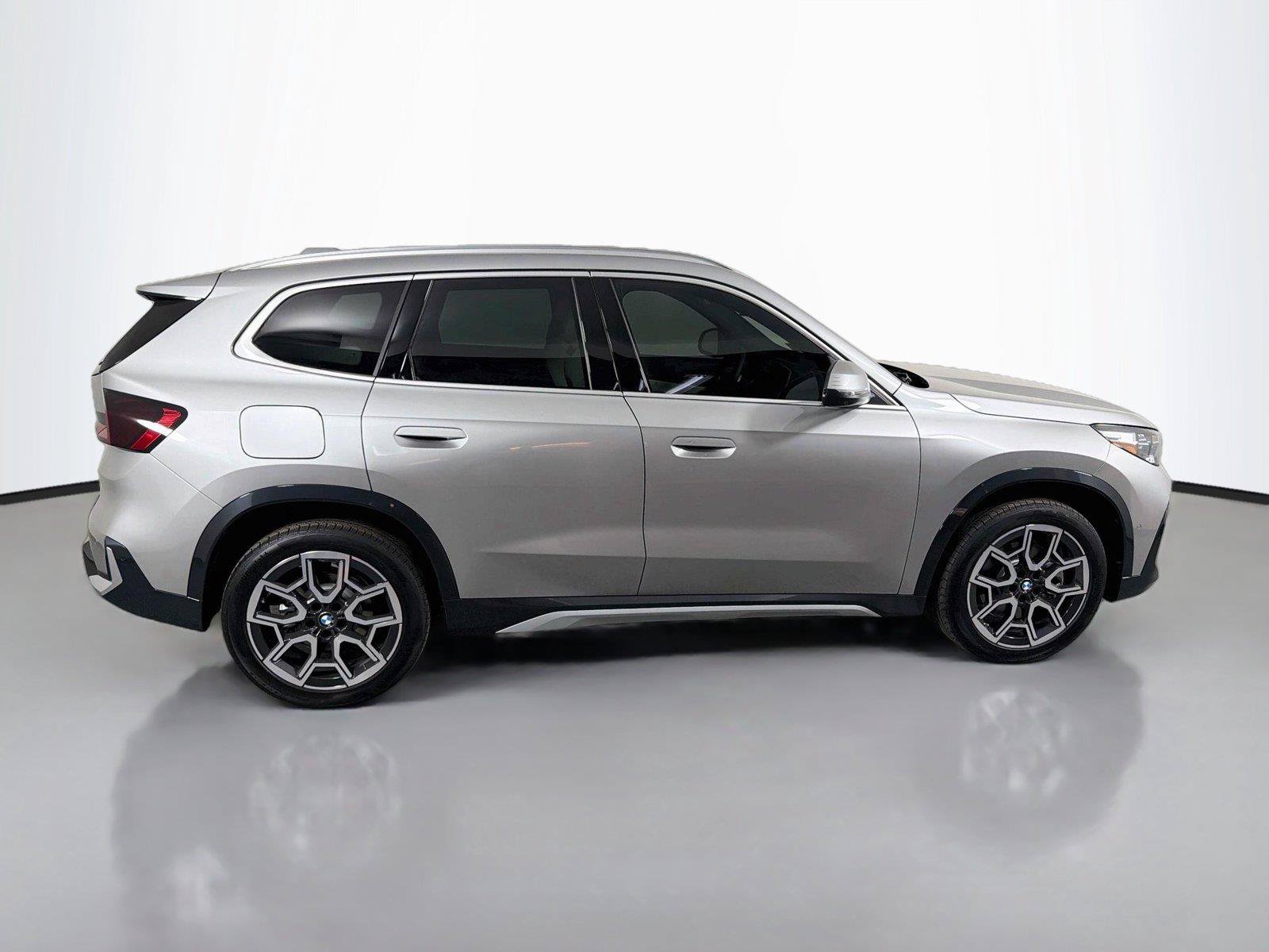 New 2027 BMW X1 xDrive28i AWD/4WD image 4