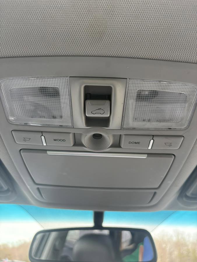 Used 2012 Hyundai Veracruz Limited w/ Navigation Pkg image 26